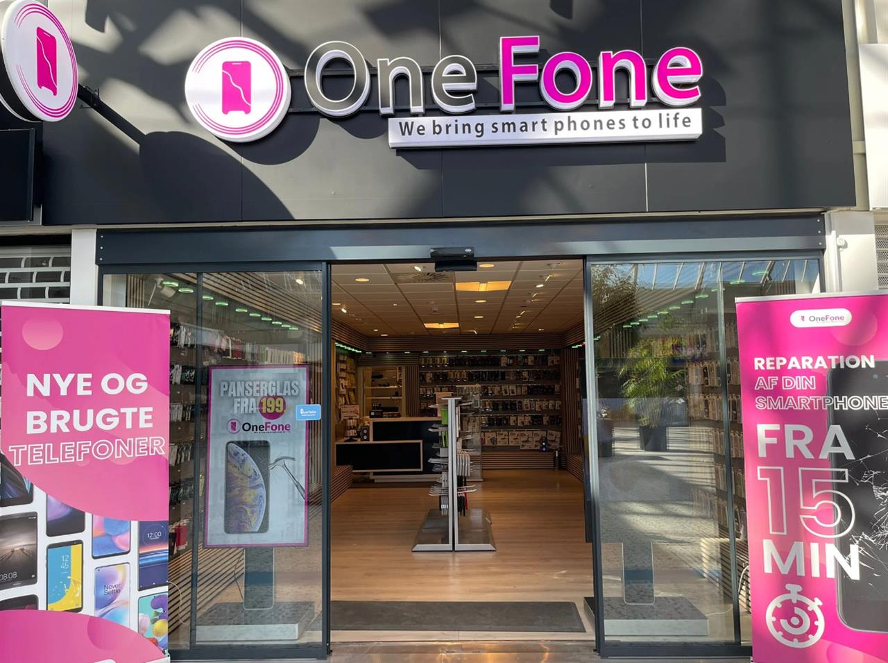 OneFone: En af Danmarks førende kæder inden for smartphone og tablet reparation